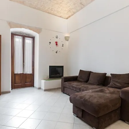 Casetta Cristina Con Terrazza بيت للعطل أوستوني