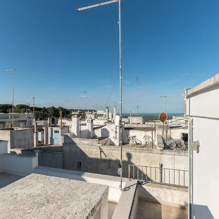 Casetta Cristina Con Terrazza بيت للعطل أوستوني